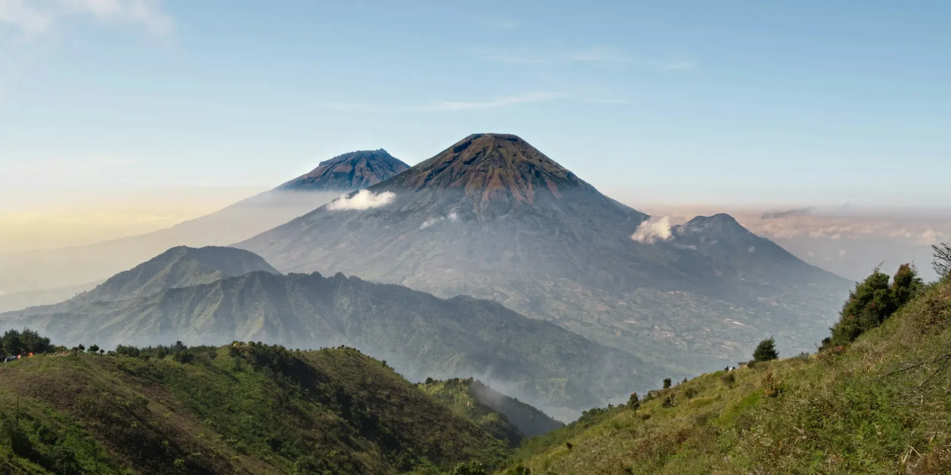 Pemandangan dari Gunung Prau, kawasan Dieng